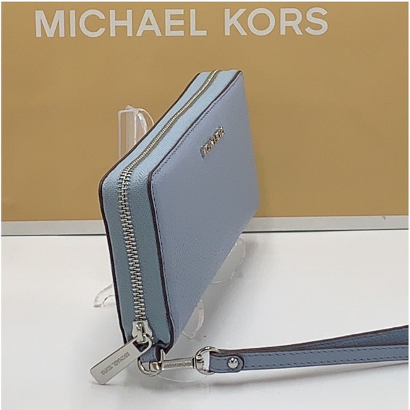 MICHAEL KORS LARGE TRAVEL CONTINENTAL WRISTLET WALLET PALE BLUE COLOR NWT - Picture 2 of 10